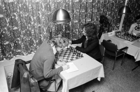 Zoneschaaktoernooi, 6e ronde (Amsterdam), Timman (r) tegen Miles, Bestanddeelnr 930-0246