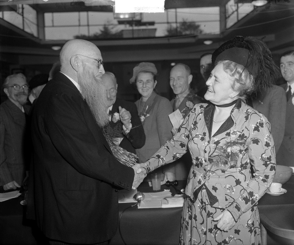 Zonnestraal 25 jaar Jan van Zutphen met Rika Hoppen, Bestanddeelnr 904-2168