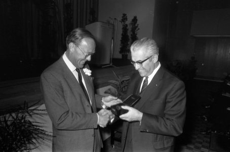 ZKH Pr. Bernhard opende de Groothandelsdag 1968 in het Nederlands Congresgebouw , Bestanddeelnr 922-2436