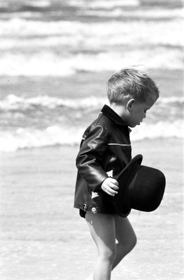 Zomer 1960, Daantje gewapend met bolhoed, Bestanddeelnr 911-4326