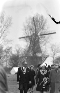 ZKH Prinses Beatrix en ZKH Prins Claus openen 20e Keukenhof te Lisse, Bestanddeelnr 922-2375