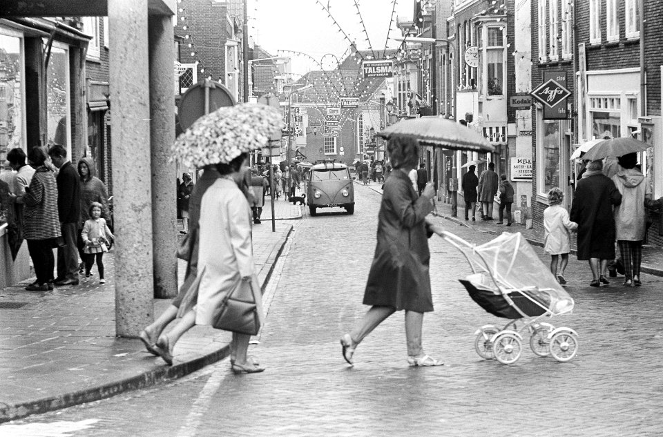 Zomer 1966 te Zandvoort, volle straten, Bestanddeelnr 919-3790