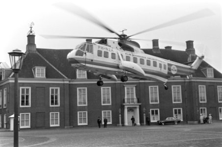 ZKH Prins Bernhard ontvangt een delegatie van Internat. Federation of Airline Pi, Bestanddeelnr 922-2366