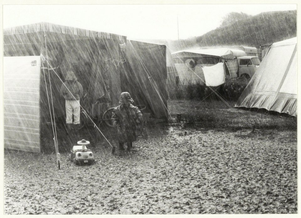 Zomer 1987, moddermassa op camping De Duindoorn aan de Badweg. NL-HlmNHA 54020861
