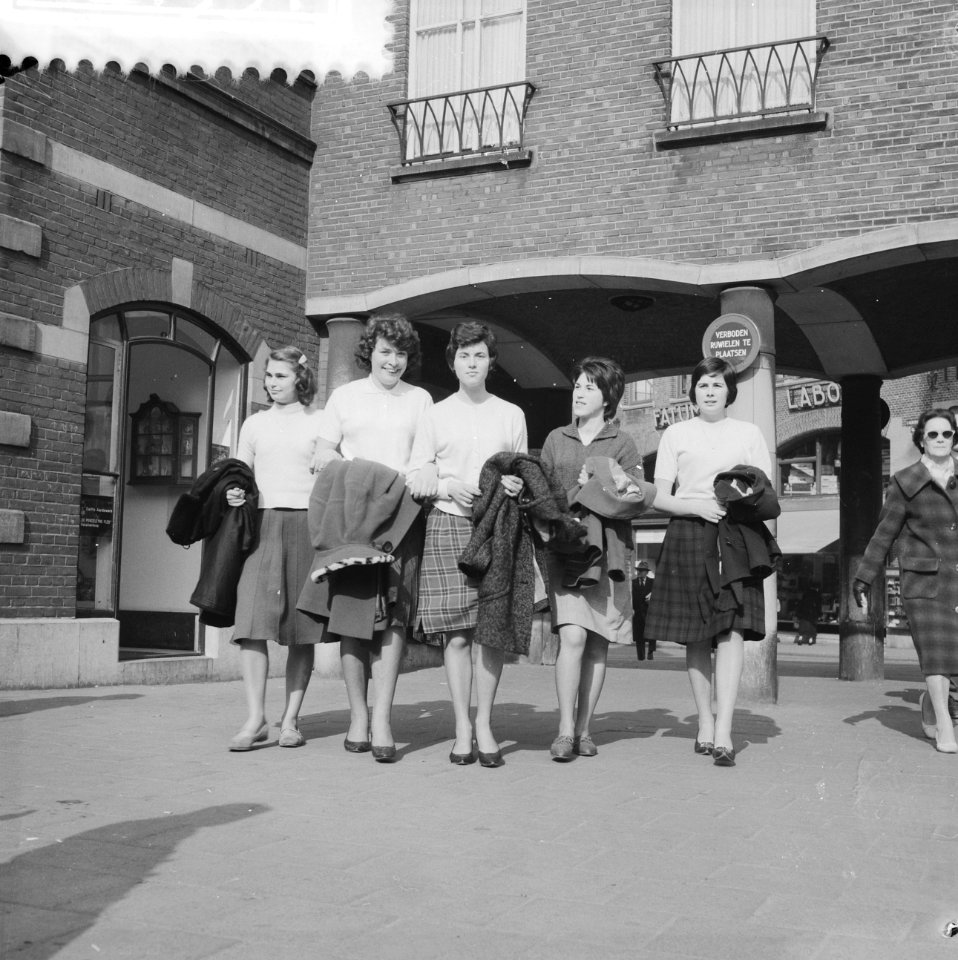 Zonnen in Amsterdam om 12 uur, Bestanddeelnr 912-1931