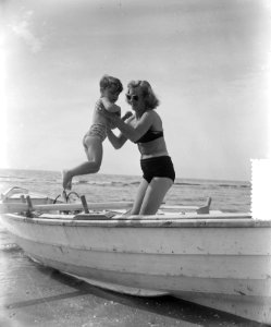 Zomerplaatjes aan strand van Zandvoort, Bestanddeelnr 905-7987