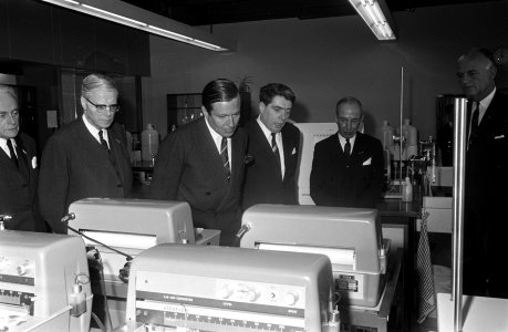 ZKH Prins Claus opende het nieuwe research laboratorium van Unilever in Vlaardin, Bestanddeelnr 922-2531