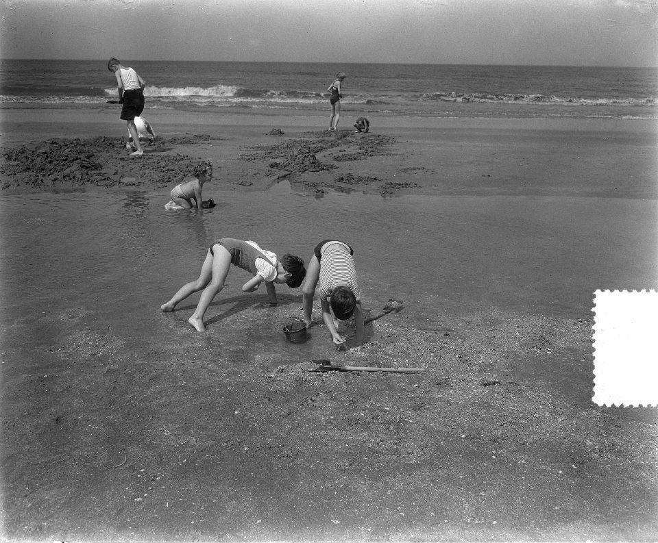 Zomerplaatjes op het strand langs de Noordzeekust, Bestanddeelnr 905-8095