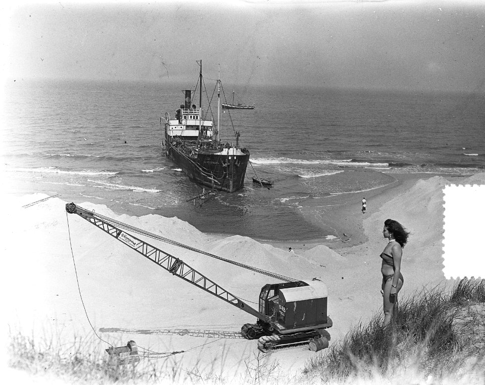 Zomerplaatje. Julius Rutgers op strand Noordwijk (vanaf 1 februari), Bestanddeelnr 905-8224