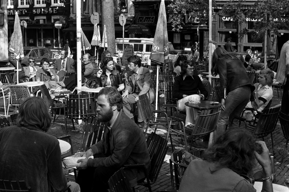 Zomerse herfstdag in Amsterdam, vol terras, Bestanddeelnr 928-1794