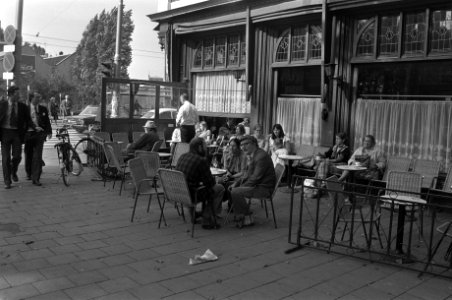 Zomerse herfstdag in Amsterdam, vol terras, Bestanddeelnr 928-1793