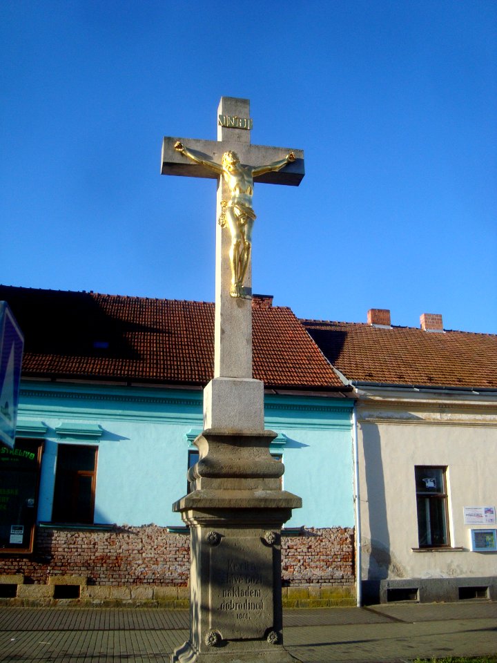 Zlacený kříž v Rosicích
