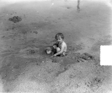 Zomerplaatjes op het strand langs de Noordzeekust, Bestanddeelnr 905-8094 photo