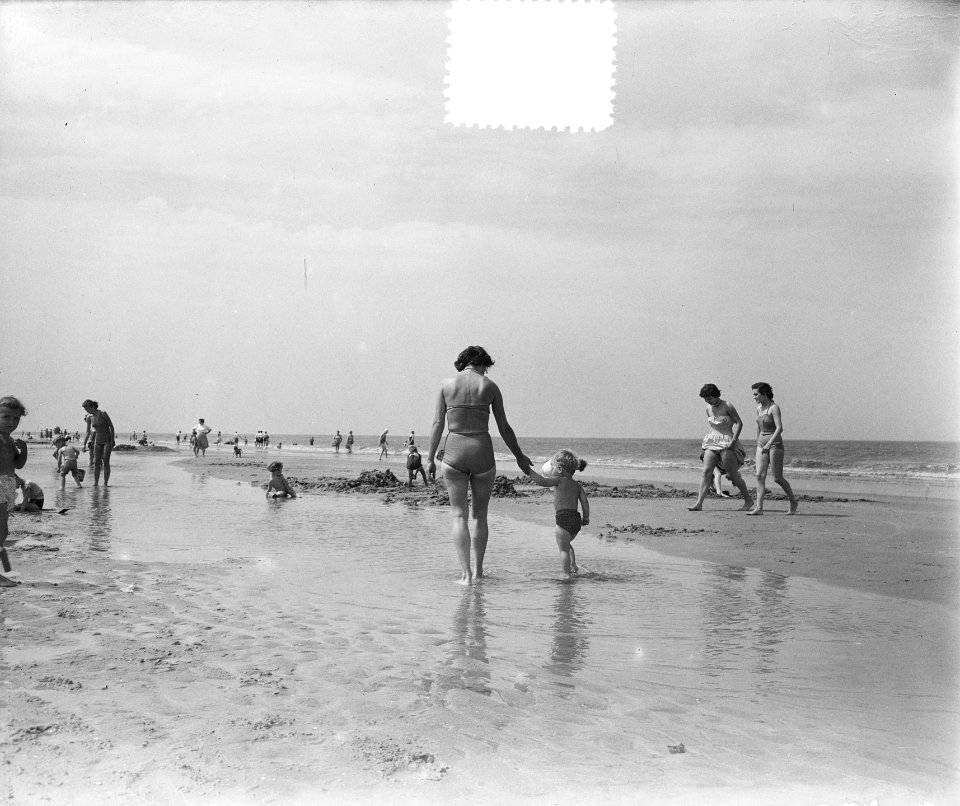Zomerplaatjes op het strand langs de Noordzeekust, Bestanddeelnr 905-8098