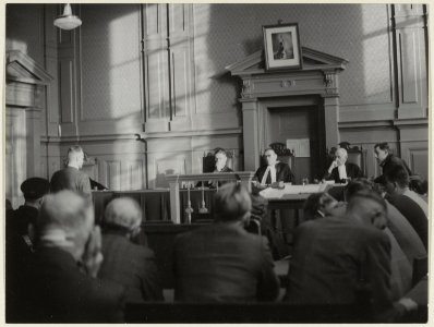Zitting in de Arrondissementsrechtbank in de Jansstraat., NL-HlmNHA 54004073