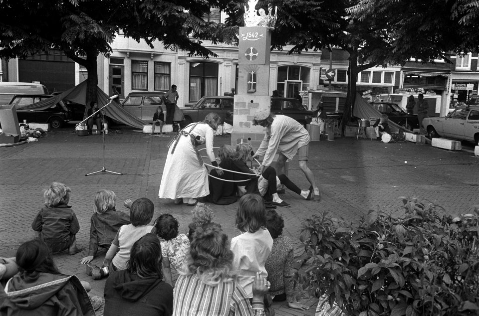 Zomer-straattheater treedt op Amstelveld op, Bestanddeelnr 926-5436