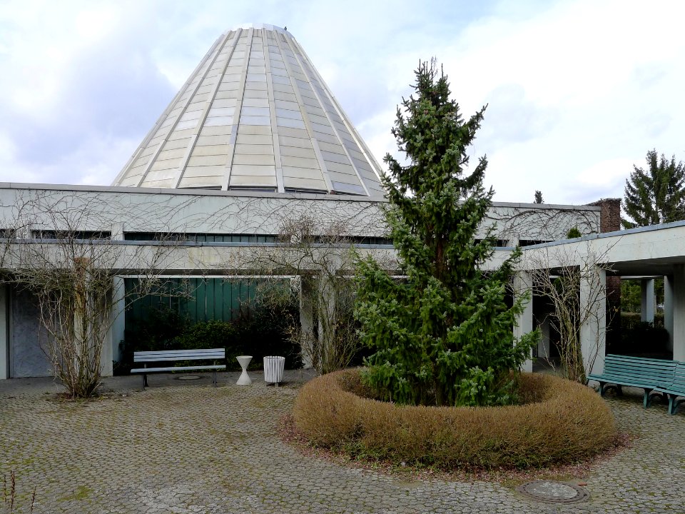 Zu den heiligen Märtyrern Atrium