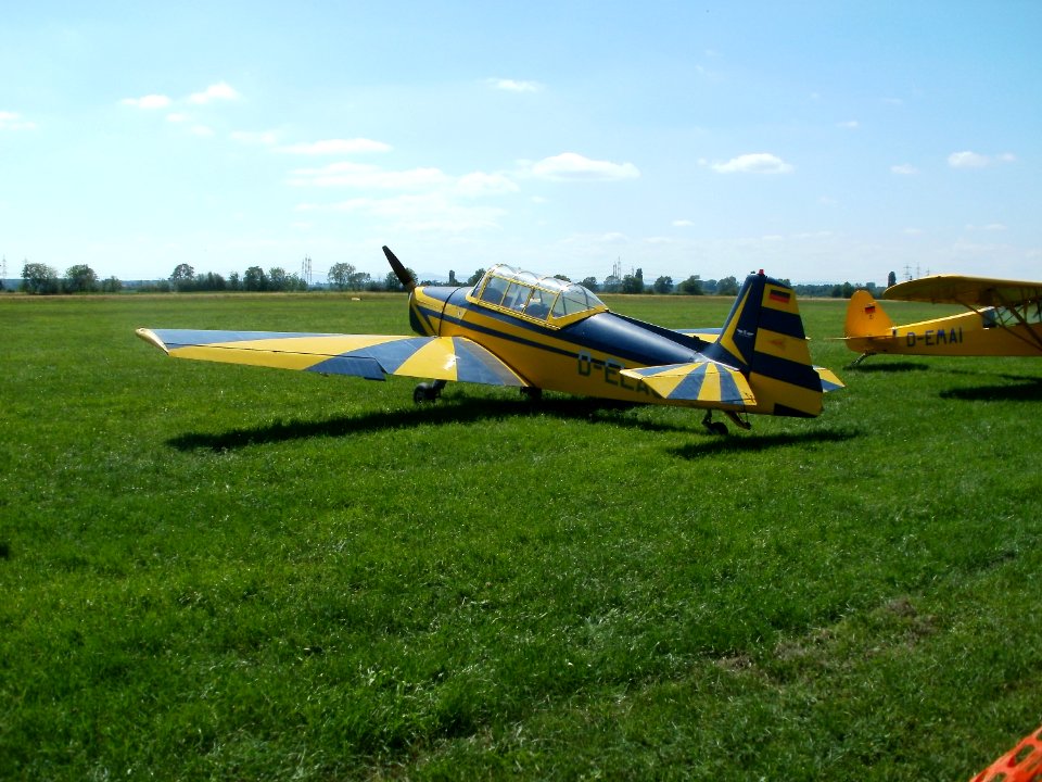 Zlin Z-326 20110626Flugschau Hockenheim6