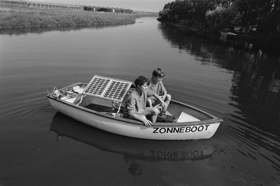 Zon- en windspelen van Stichting Energie Anders zonneboot, Bestanddeelnr 933-3790