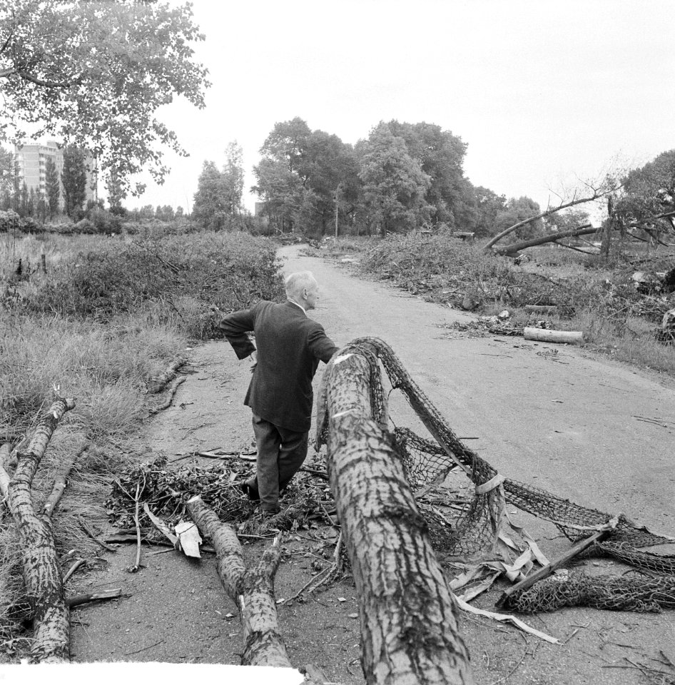 Zuidelijke wandelweg in Amsterdam-Zuid verdwijnt, Bestanddeelnr 912-7210