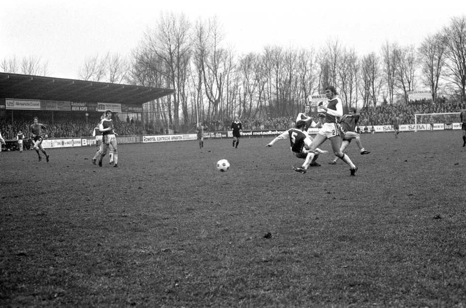 Zuidema (rechts) scoort, Bestanddeelnr 926-9024