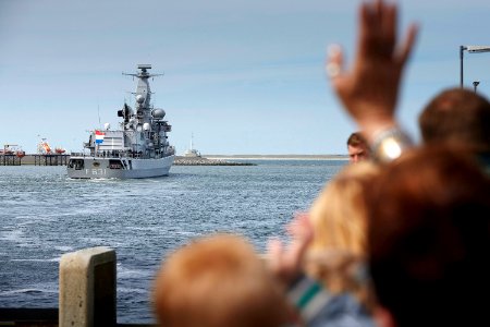 Zr.Ms. Van Amstel leaves Den Helder