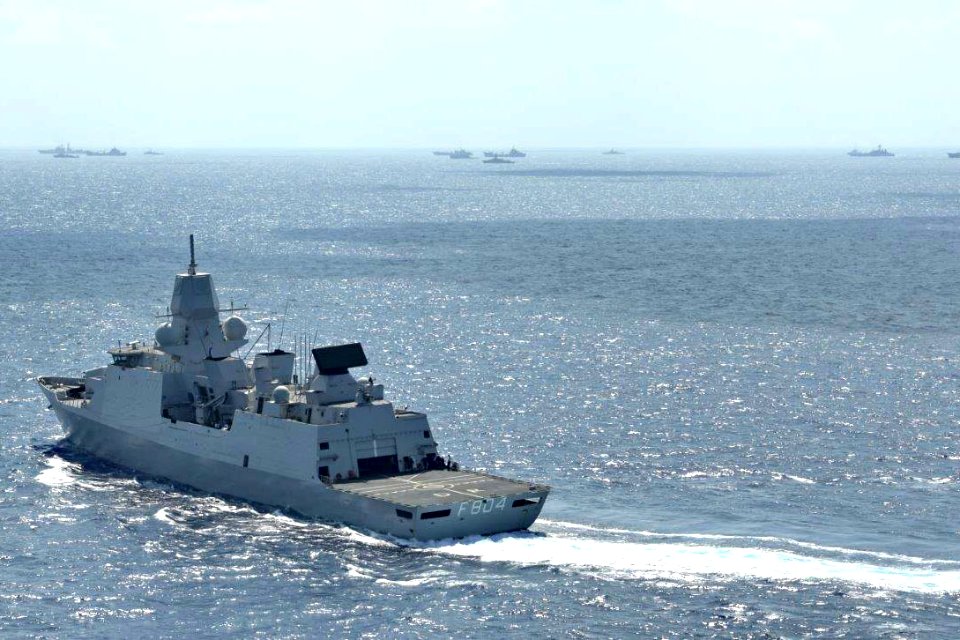 Zr.Ms. De Ruyter SNMG2-2