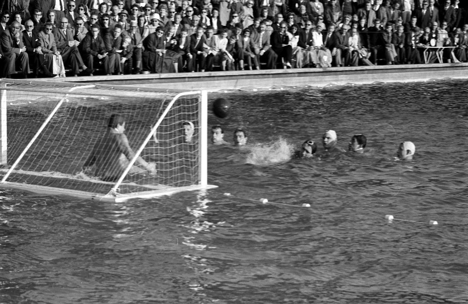 Zwem-Interland Nederland tegen West-Duitsland, te Rhenen Waterpolo, spelmoment, Bestanddeelnr 914-1073