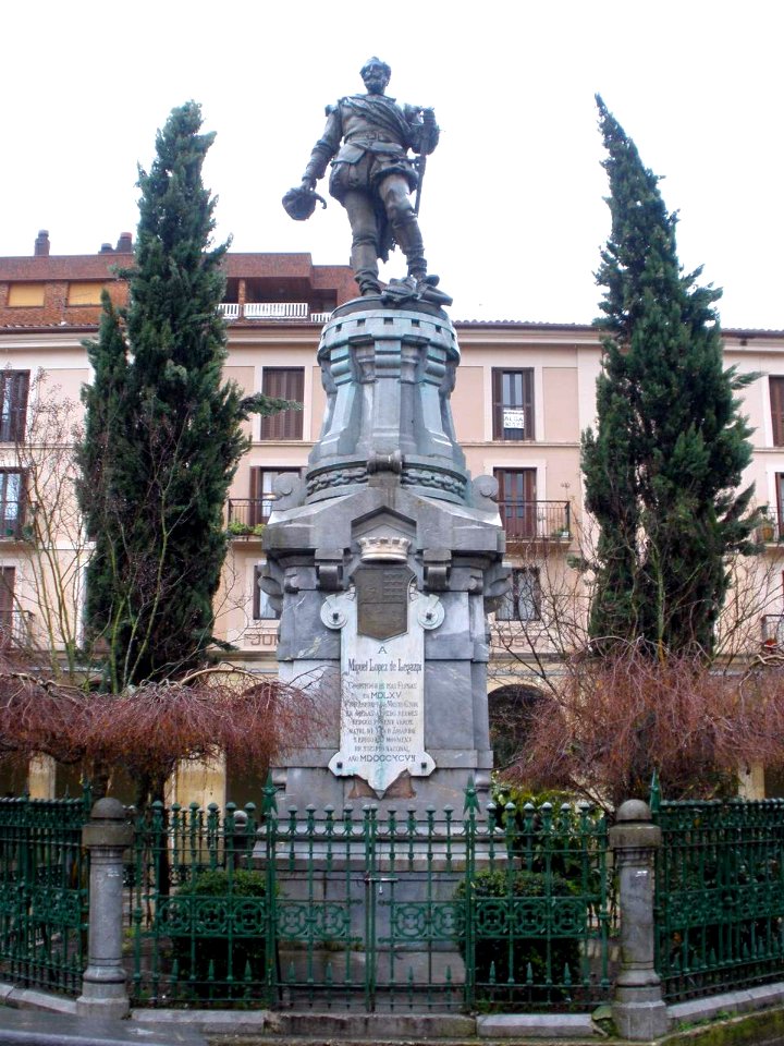 Zumarraga - Plaza de Euskadi, monumento a Legazpi 1