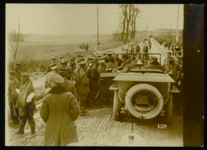 Zum Geburtstage des Deutschen Kronprinzen (6. Mai). Der Kronprinz im Gespräch mi, Bestanddeelnr 158-0300