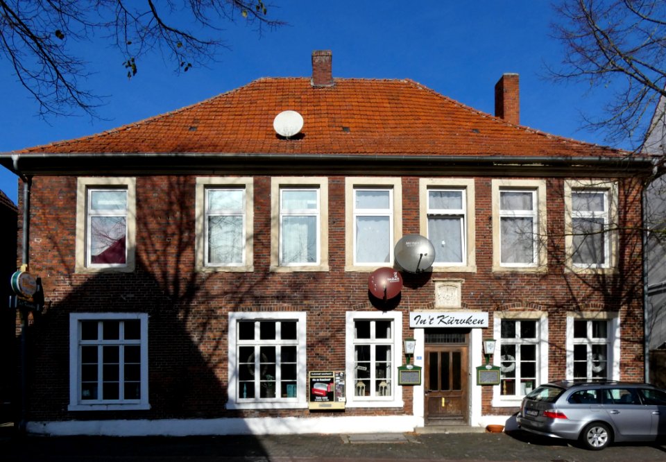 Zweigeschossiger Backsteinbau- Hauptstraße 26