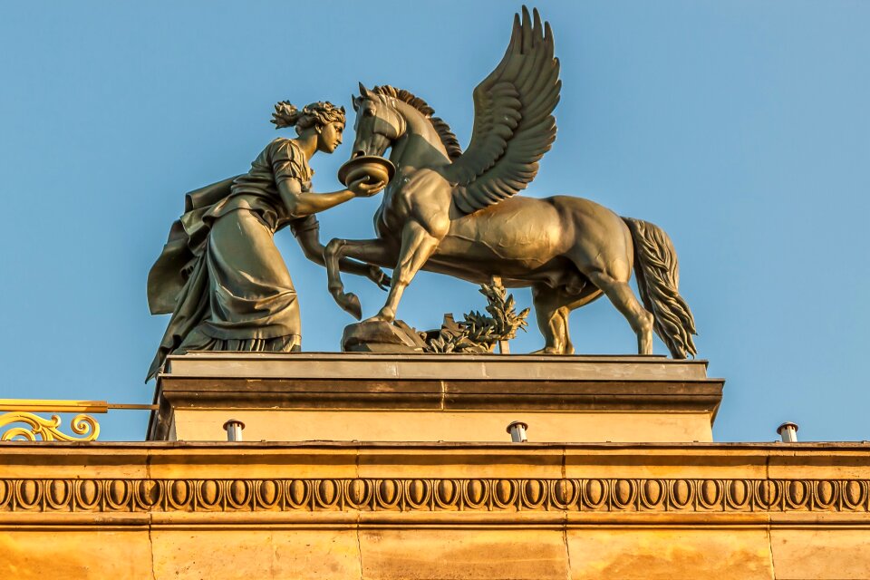 Old museum roof sculpture
