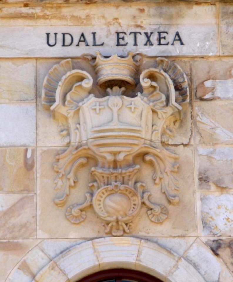 Zumarraga - Plaza de Euskadi, Ayuntamiento 3