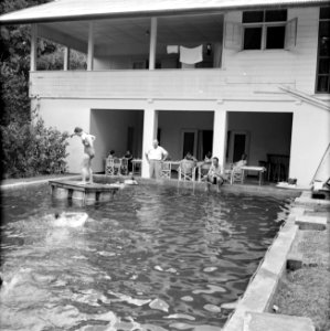 Zwembad bij het huis van de familie Zaalberg, Bestanddeelnr 252-4995