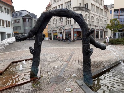 Zwei-Welten-Brunnen (Merseburg)-1