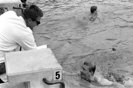 Zweminterland Nederland tegen Hongarije te Oldenzaal. Nummer 11.12 Dick Langerho, Bestanddeelnr 920-5291