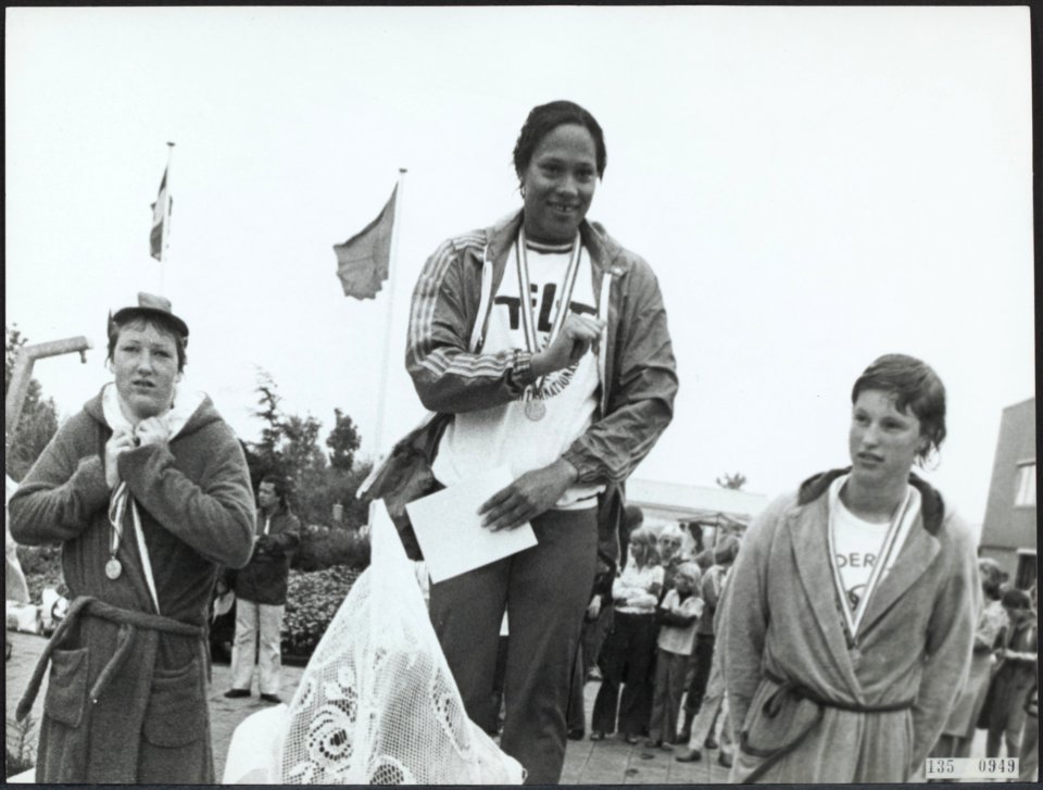 Zwemkampioenschappen Volendam. Huldiging 200 meter vrije slag. Vlnr. A. Maas, E., Bestanddeelnr 135-0949