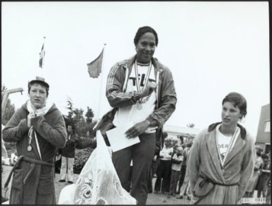 Zwemkampioenschappen Volendam. Huldiging 200 meter vrije slag. Vlnr. A. Maas, E., Bestanddeelnr 135-0949