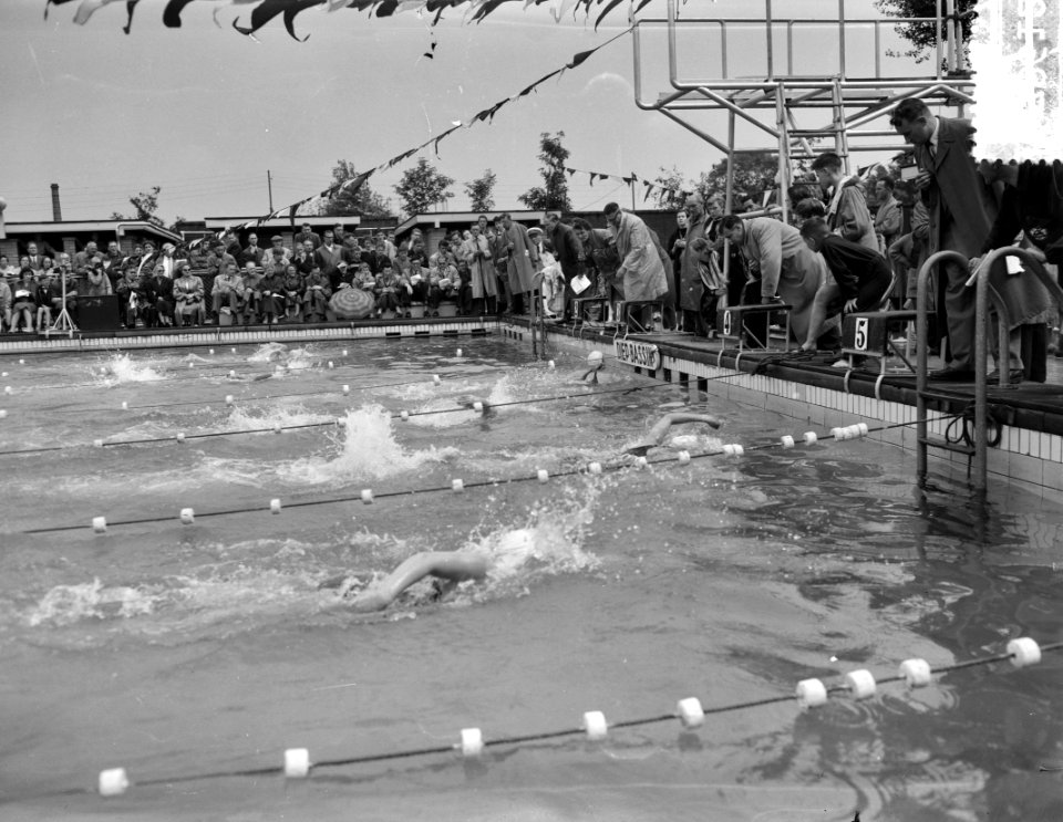 Zwemmen Mirandabad 70 jaar HDZ Start 100 meter vrije slag dames, Bestanddeelnr 907-8612