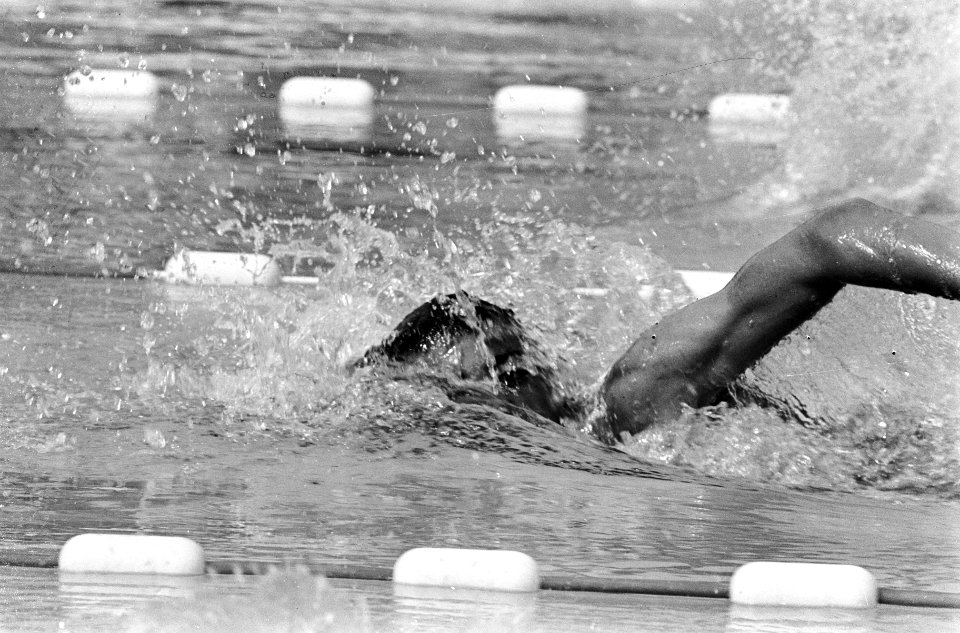 Zwemkampioenschappen te Emmen, nr. 4, 5 Ronnie Verroen , nr. 6 Johan Schans, Bestanddeelnr 918-0525