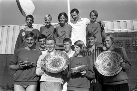 Zwemmen, wedstrijden, prijsuitreikingen, sportprijzen, Utrecht, Utrecht, Bestanddeelnr 920-4532