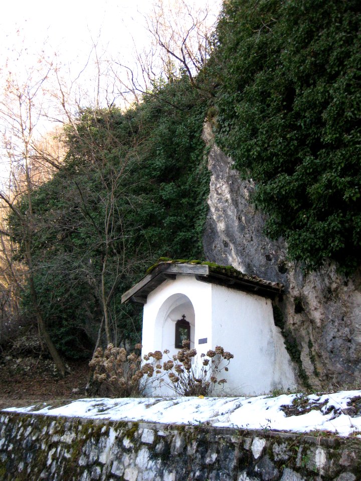 Zweite Kreuzwegstation auf dem Weg zur Kalvarienbergkapelle in Salurn 1
