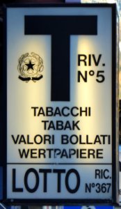 Zweisprachiges Trafikschild in Bruneck, 1