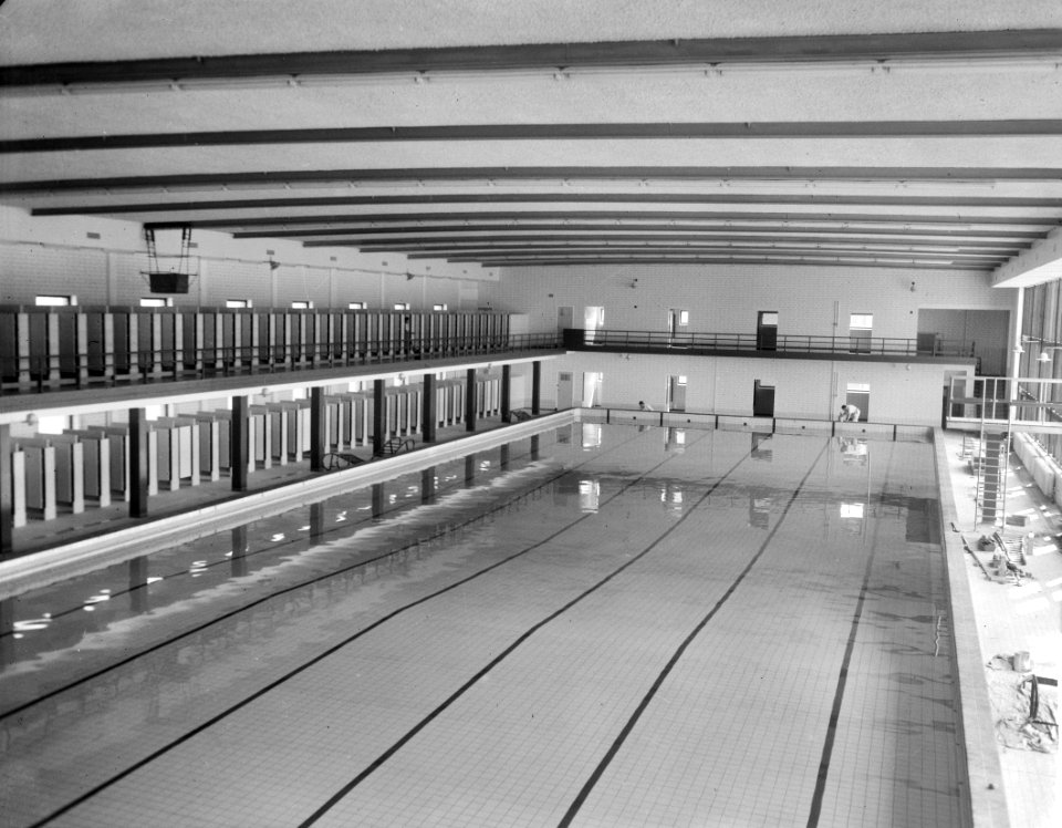 Zwembad 15 juni opening 50m bad Interieur, Bestanddeelnr 912-5895