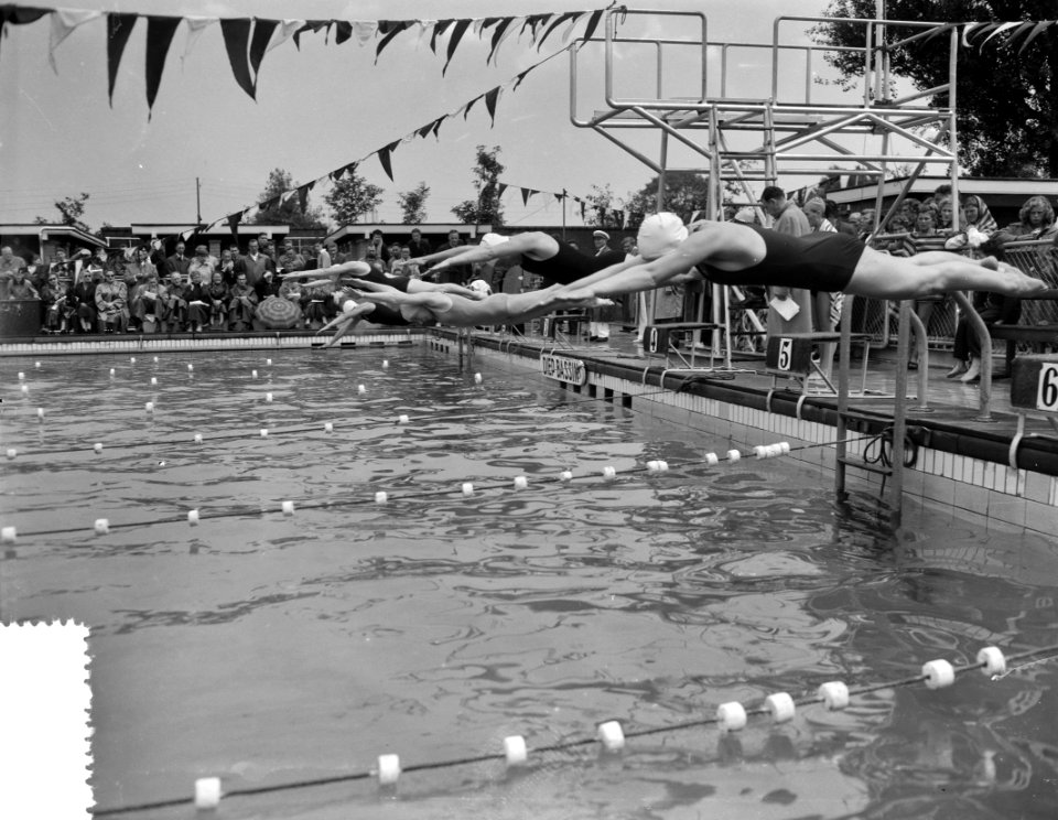 Zwemmen Mirandabad 70 jaar HDZ Start 100 meter vrije slag dames, Bestanddeelnr 907-8611