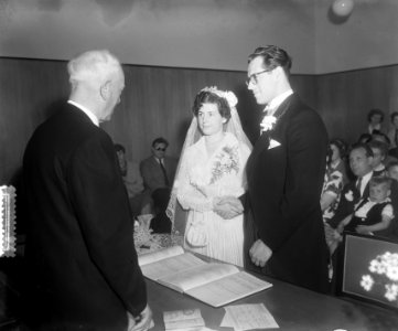 Zwemechtpaar Joop van Daatselaar en Gerda Groenhuyzen, Bestanddeelnr 905-7355