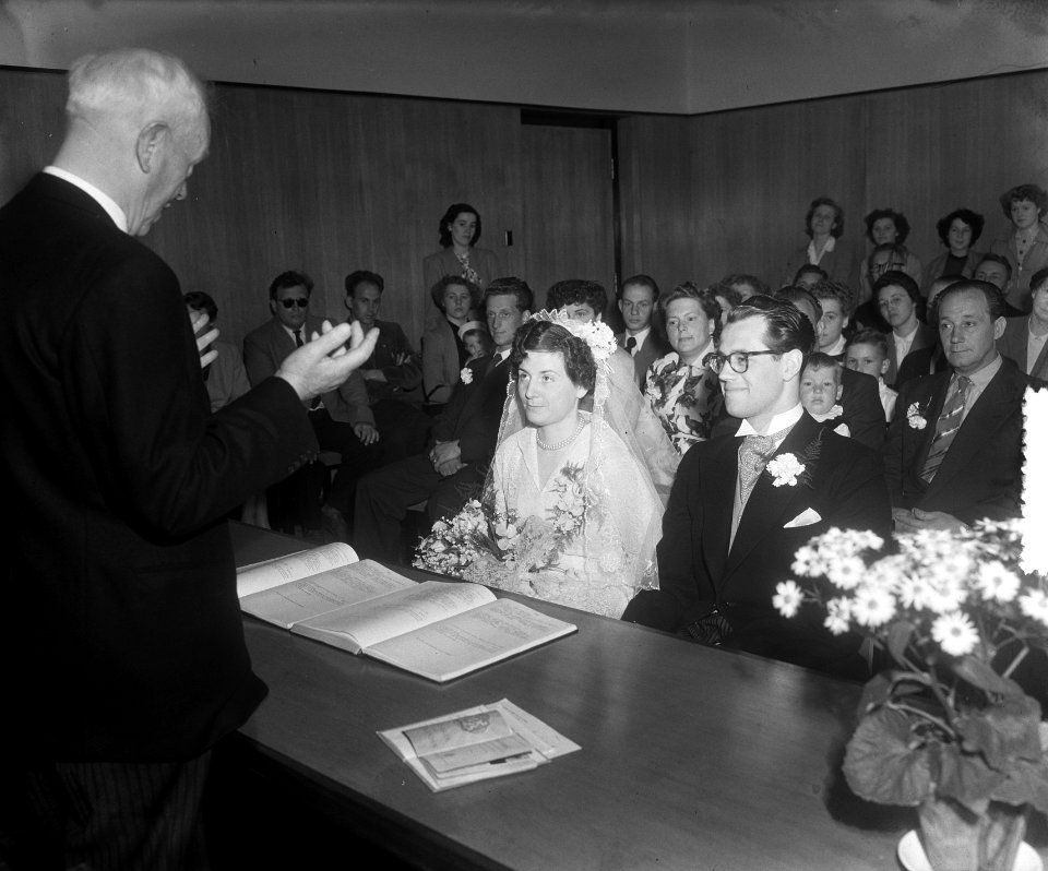 Zwemechtpaar Joop van Daatselaar en Gerda Groenhuyzen, Bestanddeelnr 905-7356