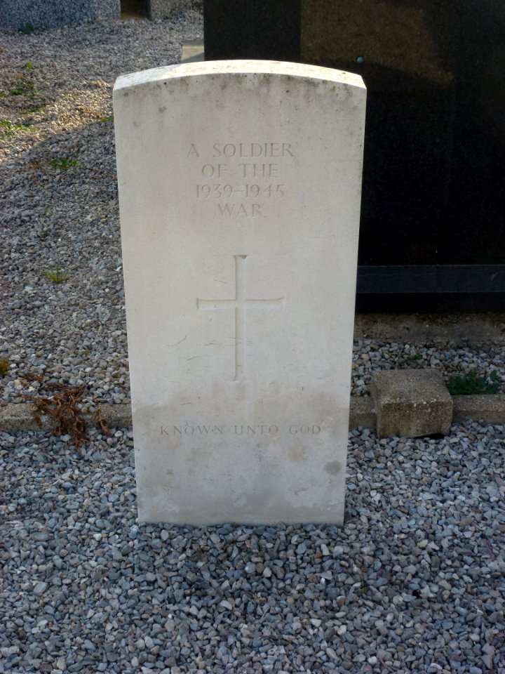 Zutkerque (Pas-de-Calais) tombe d'un soldat inconnue