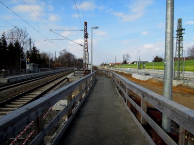 Zustieg am Bahnhof Großdeuben während des Neubaus der Eisenbahnbrücken im März 2018