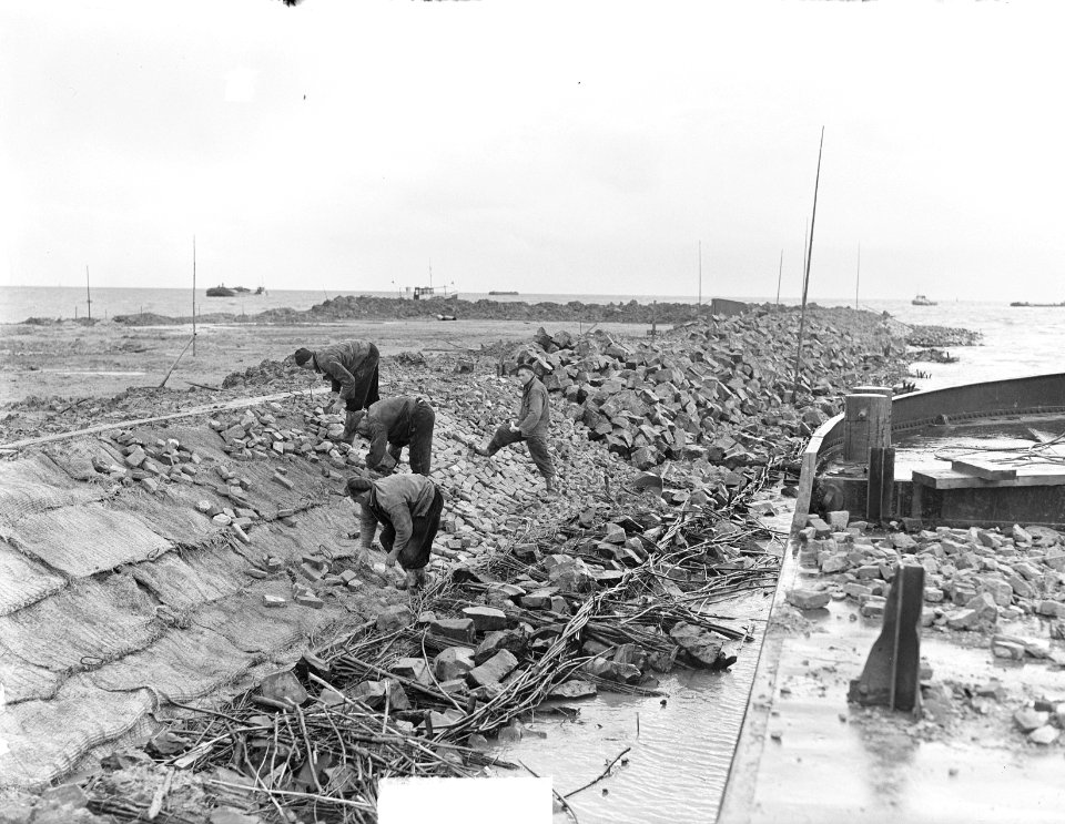 Zuidoostpolder dijk in midden van de Zuiderzee, Bestanddeelnr 904-2942